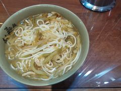 -亮亮面馆(经六路店)