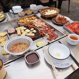 金实这条街全是好吃的，但是每次来就看到他家人最多