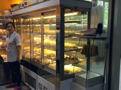 面包甜点陈列柜-凯司令西点房(虹桥路站店)