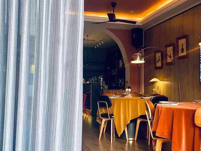 zios·芝诺西餐厅-"[薄荷]环境:上下两层,一楼有很大的一个.