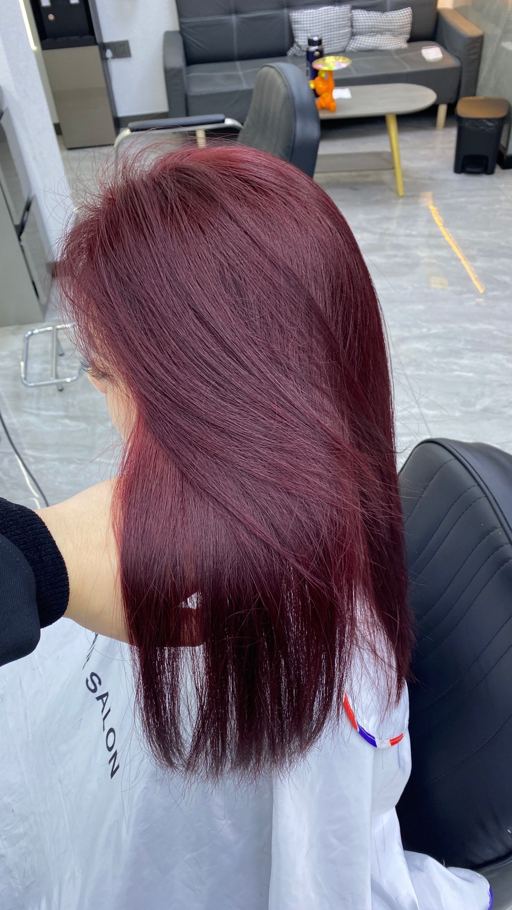 不用漂,也能够染的树莓色,真的是超级显白,优雅气质中带有一些少女感