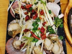 油泼扇贝-老东镇啤酒屋海鲜加工·蒸汽海鲜·海鲜烧烤(台东店)