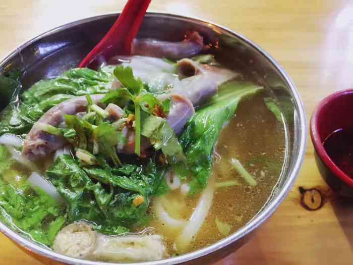 正宗汕头牛肉粉面(桃园店)-"人气较旺的小食店,汤底做得不错,里面有潮