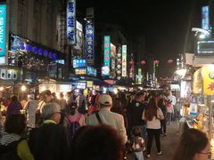 -六合夜市