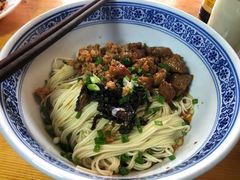 辣肉面-沪西老弄堂面馆(定西路店)