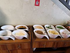 自助调料区-好吃鬼高原牦牛杂火锅(古尔沟分店)