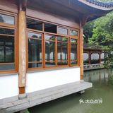 杭州花圃的长廊,雨天体验更好哦!