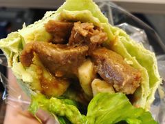 慢炖牛肉鲜蔬握不住大卷-星巴克(北京南站第三店)