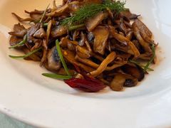 爆炒野生菌-亢龙太子酒轩(东湖店)