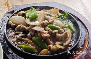 Stir-Fried Pig Intestines on Hot Plate
