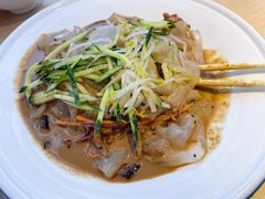 招牌手工大拉皮-关东小磨东北菜(上海长风大悦城店)
