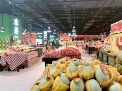 -家乐福南翔店停车场