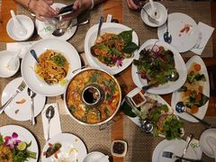 -Chom Cafe and Restaurant