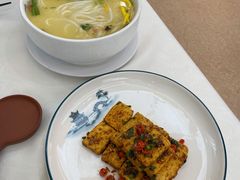 过桥米线-蝴蝶泉宾馆-中餐厅