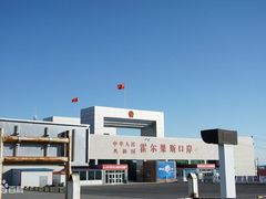 -霍尔果斯国门景区