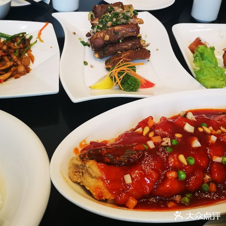 中午就餐人不多，环境不错 喜欢台式盐酥鸡