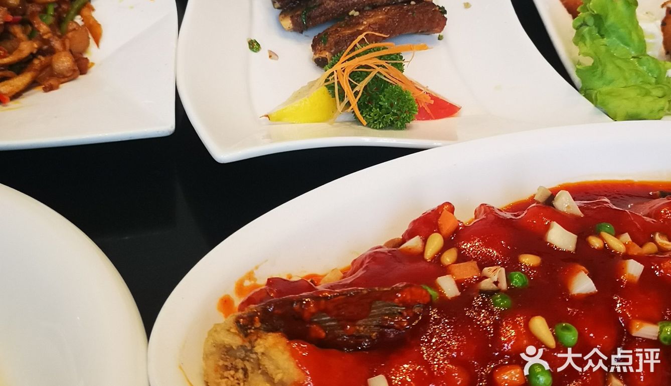 中午就餐人不多，环境不错 喜欢台式盐酥鸡