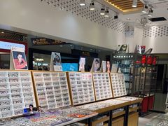 -美式眼镜·授权蔡司.依视路.尼康.豪雅.明月(人民广场店)