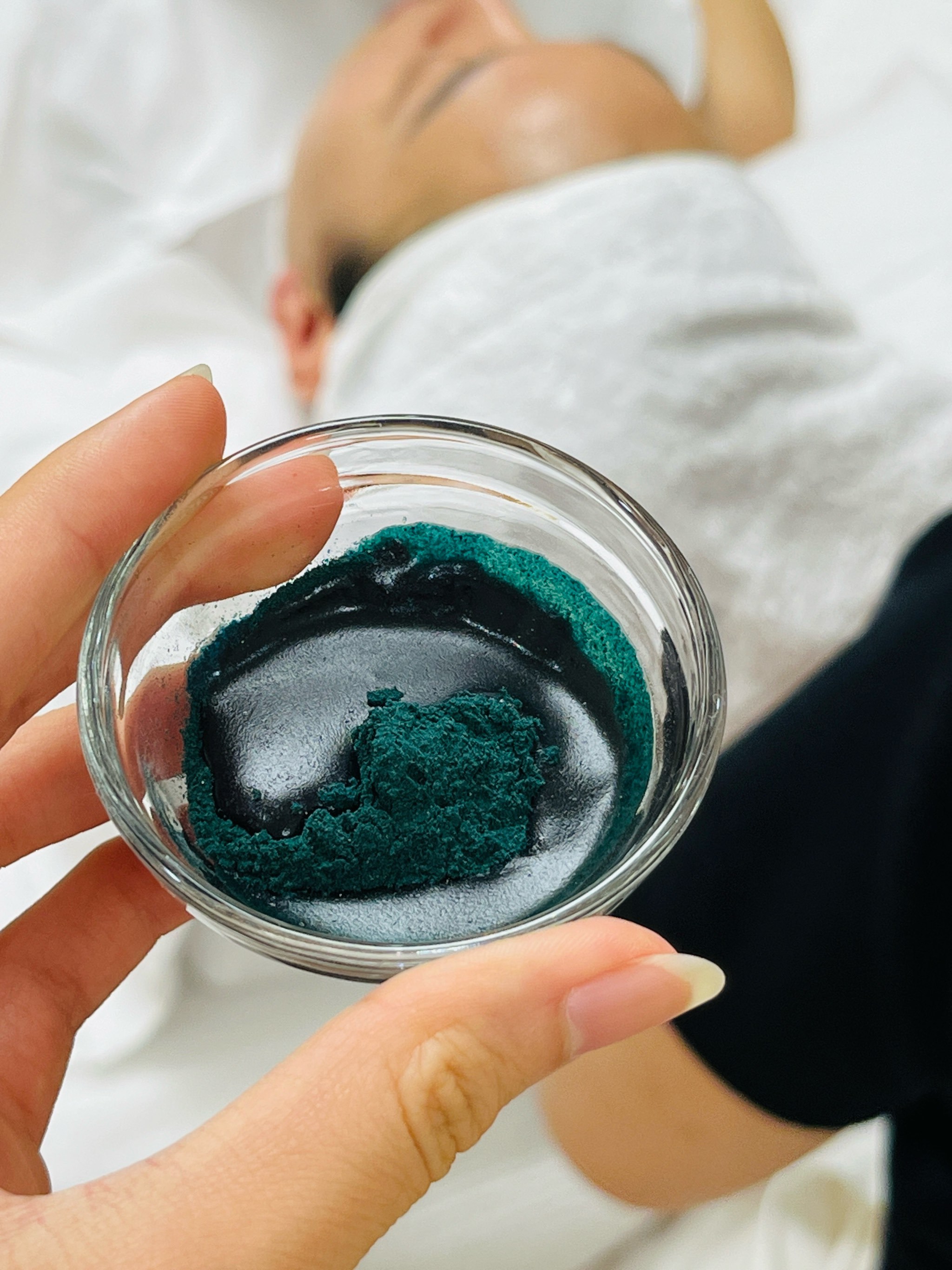 海绵微针,也叫"小绿膜"它是针对于痘肌