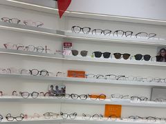 -美式眼镜·授权蔡司.依视路.尼康.豪雅.明月(南翔印象城店)