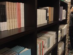 -钟书阁(松江泰晤士小镇店)