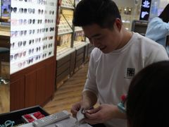 -三叶眼镜城批发市场(上海火车站店)