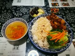 秘制红烧肉饭-蜗牛小馆醉乡民谣云南菜(惠新西里店)