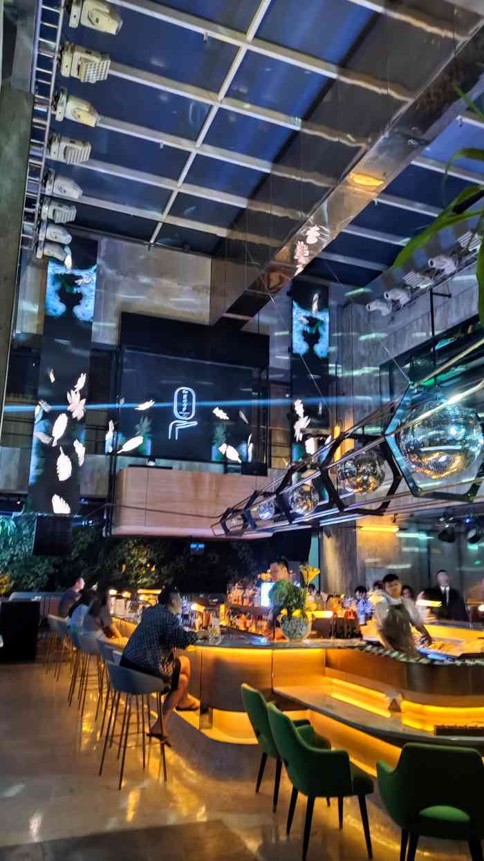 the roof (通盈中心店)-"跟几个朋友的周末聚会,从下午茶坐到吃晚餐.