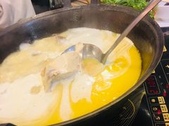 -鲜入围煮花胶鸡海鲜火锅