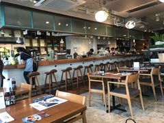 -ROAST coffee & eatery