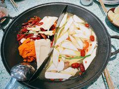 -鸿姐老火锅(疁城新天地店)