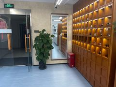 -无奔眼镜·蔡司·依视路授权店(朝阳大悦城店)