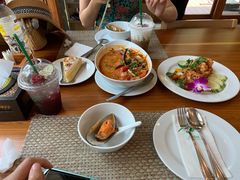 -Chom Cafe and Restaurant