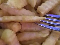 脆炸薯条配特调酱-樱花里音乐餐吧·牛扒椰子鸡(东圃店)