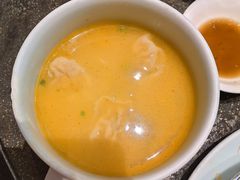 蟹粉小馄饨-新光酒家·河豚·海鲜·蟹料理(浦东店)