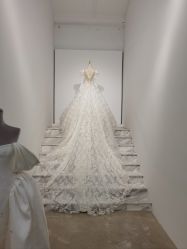 -Renee芮亦婚纱(原丽莎)