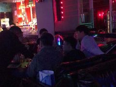 -UP嘻哈酒吧(粉巢店)