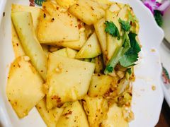 -老滇山寨•云南特色菜•地方菜•民族风情歌舞表演(金碧店)