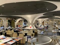 -钟书阁(珍园店)