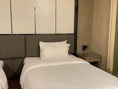 -华海酒店(茂名高铁站店)