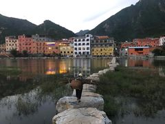 -百里峡七彩艺术小镇