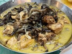 砂锅小鸡炖蘑菇-东北四季饺子王(华山路店)