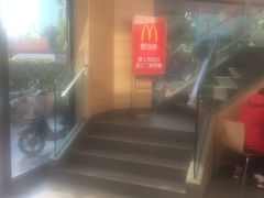-麦当劳(乳山路店)