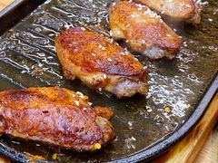 料理烤焦香翅中-老东镇啤酒屋海鲜加工·蒸汽海鲜·海鲜烧烤(台东店)