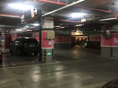 -苏宁广场-停车场