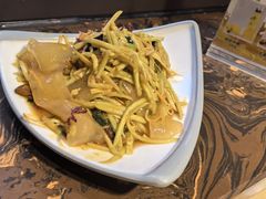-万里闯关东铁锅炖菜馆(高新旗舰店)