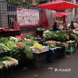 贵阳的街道有的时候会让我想起尖沙咀后面儿的庙街