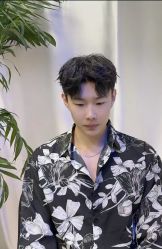-一家只做男发烫染的店