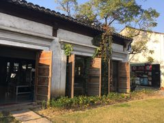 -田园东方蜜桃村的田野营地