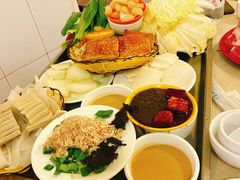 -洞庭洲·防空洞火锅·烧烤·铜锅涮肉(新百广场店)
